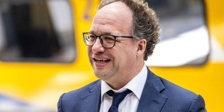 NS-topman Wouter Koolmees gaat vier jaar langer door