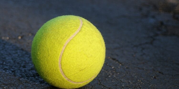 Experts tippen: neem een tennisbal mee in je handbagage als je vliegt