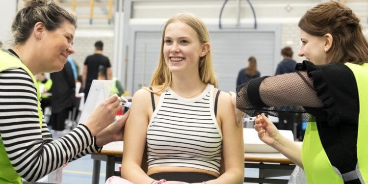 Zelfde prik, andere prijs: vaccinaties zijn bij de ene GGD 136 euro duurder dan bij de andere