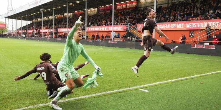 Telstar handhaaft zich in Eredivisie, FC Volendam naar play-offs