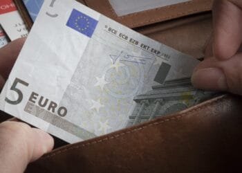 ING ziet 6 op de 10 Nederlanders bezuinigen: vooral vakanties en etentjes sneuvelen