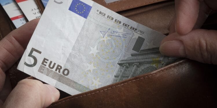 ING ziet 6 op de 10 Nederlanders bezuinigen: vooral vakanties en etentjes sneuvelen