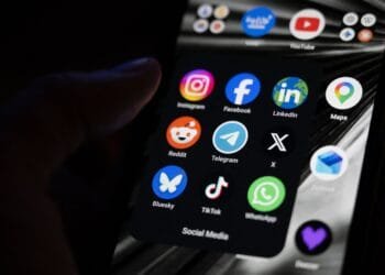 Politie waarschuwt: 273 merken stunten met kortingen via Facebook en Instagram, maar er zitten oplichters achter