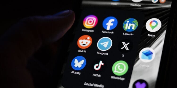 Politie waarschuwt: 273 merken stunten met kortingen via Facebook en Instagram, maar er zitten oplichters achter