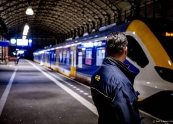 Eerste handhavers NS aan de slag met wapenstok