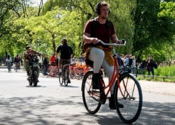 Amsterdam en Houten starten proef met maximumsnelheid van 20 kilometer per uur op fietspaden