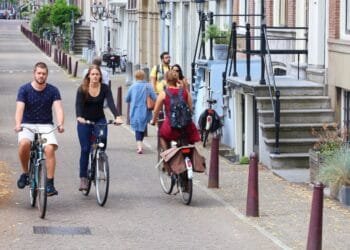 Amsterdam to trial 20 kph cycle path limit, but no fines