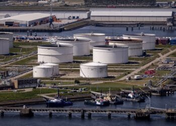 Gevolgen Iranoorlog nog niet echt voelbaar, maar: ‘Ergste oliecrisis ooit komt eraan’