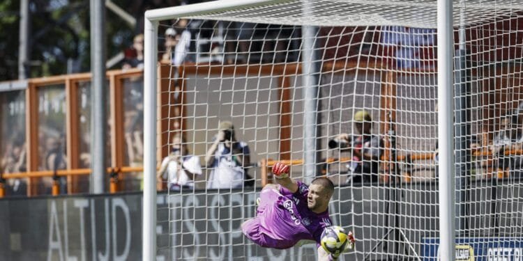 Ajax grab last European place with shoot-out win against Utrecht
