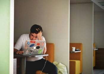Onderzoek onder 800.000 werknemers: déze werkfout veroorzaakt meer stress dan werkdruk (en de oplossing is simpel)