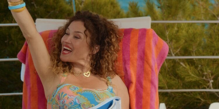 Katja Schuurman lekker ordinair in Spaanse all-inclusive: ‘Pina colada… mét verse ananassap!’