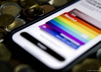 Onlinebank Revolut gaat telefoonabonnementen aanbieden