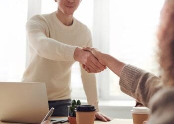 4 op de 10 werknemers weten niet wat hun collega’s verdienen: ‘Salaris nog altijd nauwelijks bespreekbaar’
