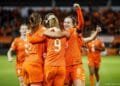 Voetbalsters naar play-offs in WK-kwalificatie ondanks zege