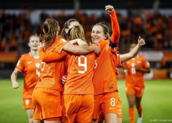 Voetbalsters naar play-offs in WK-kwalificatie ondanks zege