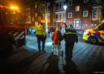 Veel schade door explosie bij flat in Amsterdam Nieuw-West