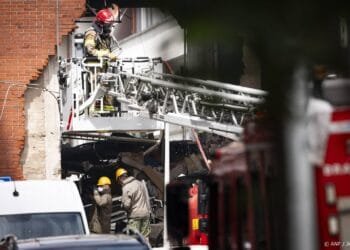Brandweer zoekt nog naar slachtoffers na explosie in Amsterdam
