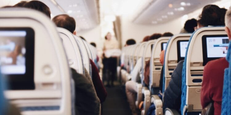 IATA waarschuwt reizigers: deze fout tijdens evacuatie van een vlucht kost kostbare seconden