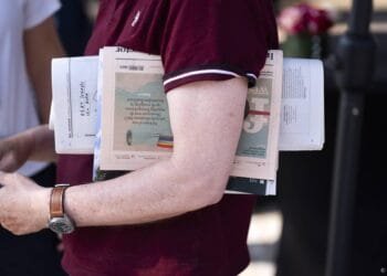 Nederlanders verliezen interesse en vertrouwen in het nieuws