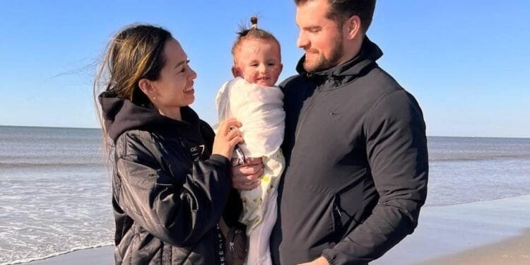 Mira (1) kan door zeldzame jeukziekte TSW nauwelijks kind zijn: haar ouders hopen op redding op Bali