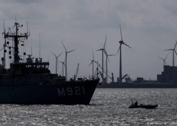 Eemshaven blijft mogelijke locatie kerncentrales, Terneuzen ook