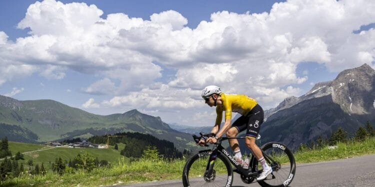 Pogačar wint slotrit en klassement in Ronde van Zwitserland