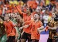 Telegraaf-verslaggevers: ‘Oranje kan lekker zelf bepalen tegen wie ze spelen en waar’