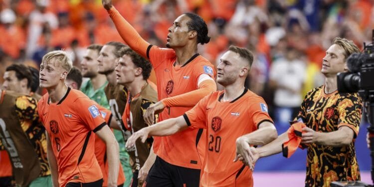 Telegraaf-verslaggevers: ‘Oranje kan lekker zelf bepalen tegen wie ze spelen en waar’