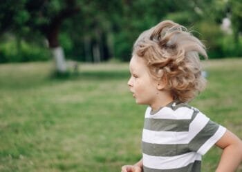 Evie (40): ‘Ik wil het slechte rapport van mijn zoon (8) aanvechten’