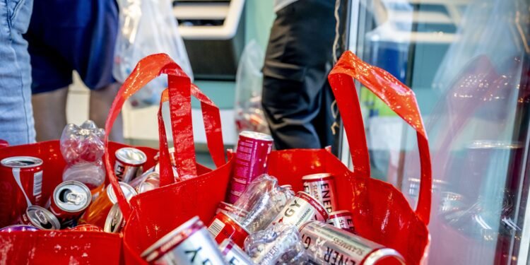 Nieuw statiegeldplan leidt tot felle kritiek: supermarkten vrezen stank en ongedierte