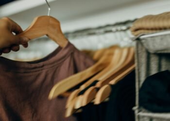 Nieuw onderzoek: moeite hebben met het kiezen van je kleding kan samenhangen met je welzijn