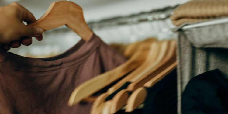Nieuw onderzoek: moeite hebben met het kiezen van je kleding kan samenhangen met je welzijn