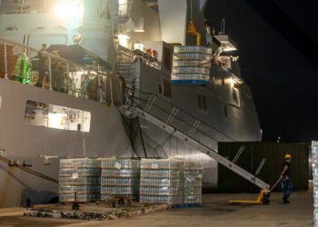 Dutch navy ship heads for Venezuela with aid and supplies