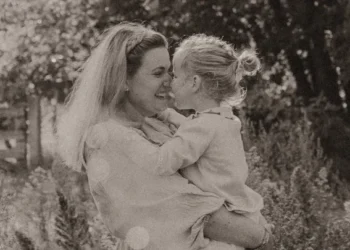 Bo Bouwman (33) vocht al twee keer tegen kanker, nu is ze ongeneeslijk ziek: ‘Ik hoop op nog zoveel mogelijk tijd met mijn dochter’