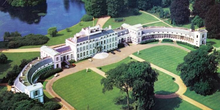 Restoration of neglected Dutch royal palace will take five years