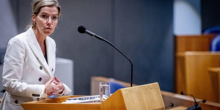 Excuses kabinet aan vrouwen en hun gedwongen afgestane kinderen