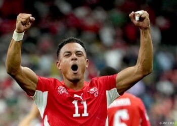 Zwitserland na winst op Algerije naar achtste finales WK voetbal