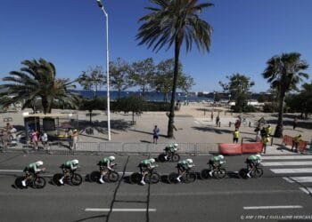 113e Tour de France gestart met ploegentijdrit in Barcelona