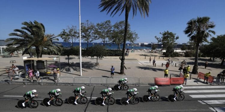 113e Tour de France gestart met ploegentijdrit in Barcelona