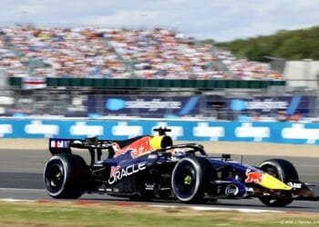 Verstappen valt in slotfase uit bij GP Groot-Brittannië
