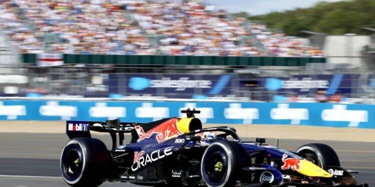 Verstappen valt in slotfase uit bij GP Groot-Brittannië