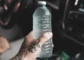 Wat kun je beter drinken: kraanwater of water uit een fles? Drinkwaterexpert legt uit
