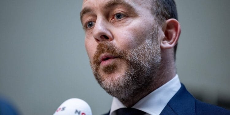 Asielminister ontbiedt 10 gemeenten vanwege spreidingswet
