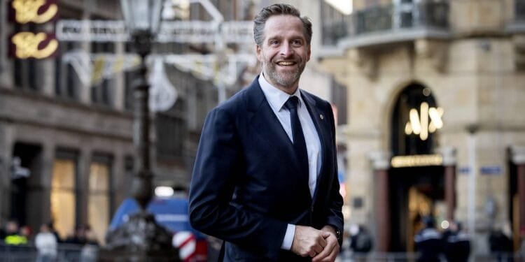 Coronaverhoor Hugo de Jonge: volgens Eva Munnik heeft de coronapas meer kapotgemaakt dan het virus