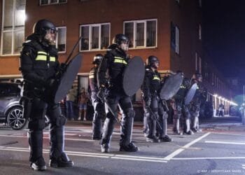 ME grijpt in bij onrust in Den Haag, Rotterdam en Amsterdam