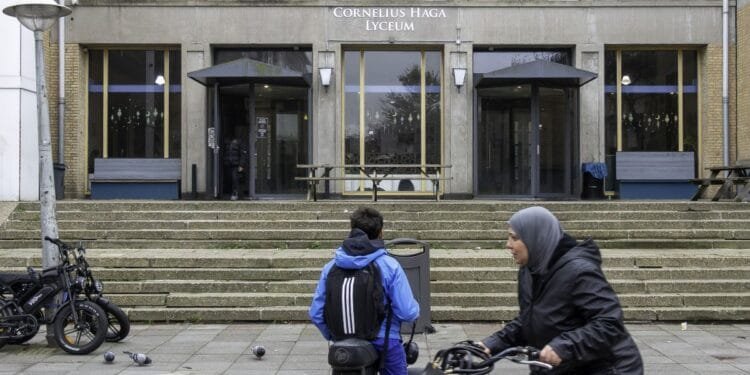 Amsterdam Islamic school guilty of mismanagement, inspectors say