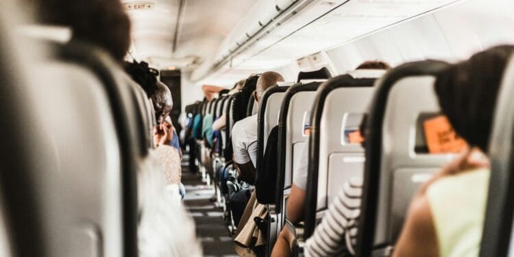 Vakantie voor de boeg? Dan zijn dit ‘de beste plekken in het vliegtuig’, bijvoorbeeld met goede wifi