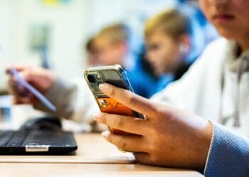 Europees advies: sociale media te schadelijk en onveilig voor jonge kinderen, verbod is raadzaam