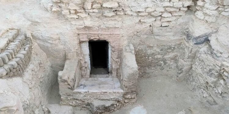 Dutch Archaeologists discover 3,000-year-old Egyptian tomb