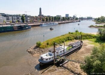 Record uit 1976 sneuvelt, afvoer Rijn laagste ooit in juli